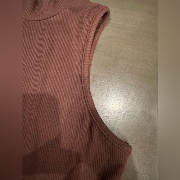 Pellucid - brown Basics Threaded Sleeveless Top cropped mock neck- size small - Picture 5 of 6